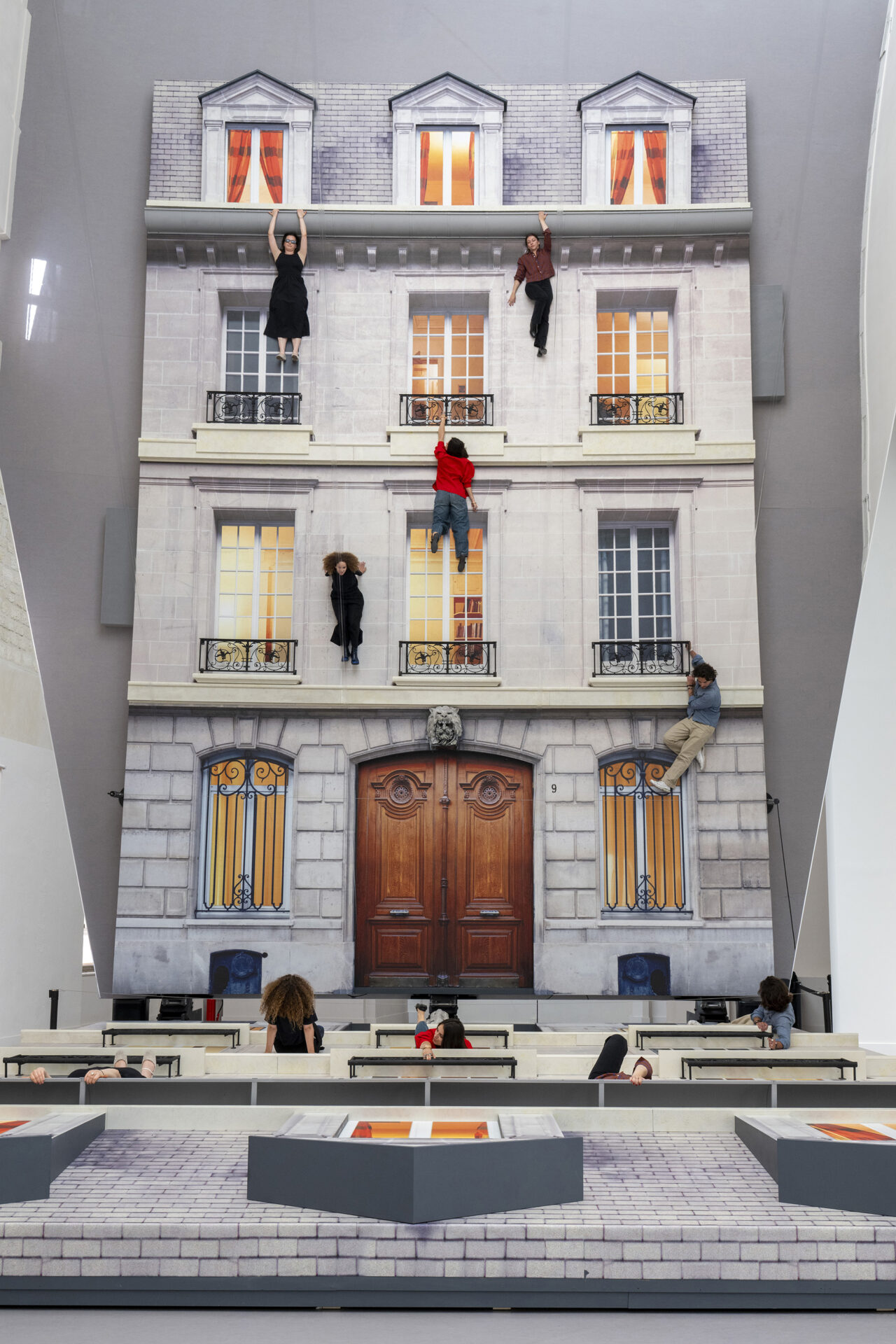 Vue 14 de l’exposition Leandro Erlich © Didier Plowy pour GrandPalaisRmn, 2026