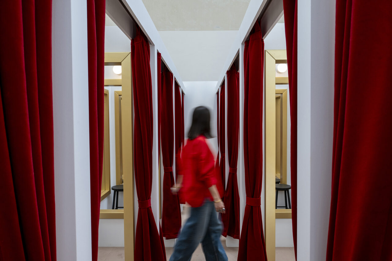 Vue 15 de l’exposition Leandro Erlich © Didier Plowy pour GrandPalaisRmn, 2026